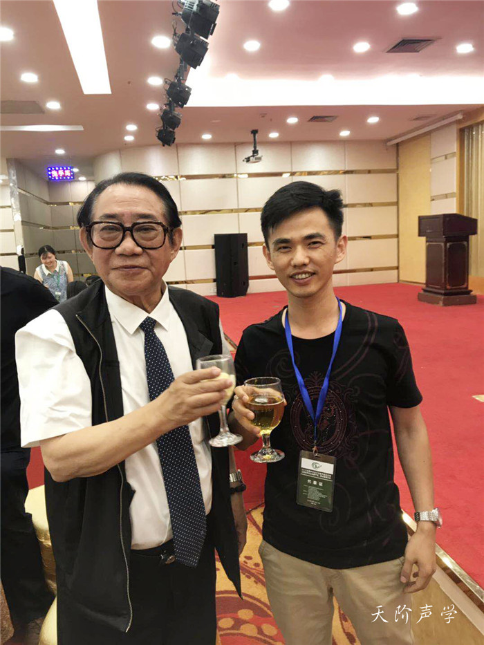 天階聲學公司李總與陳祥福院士合影 天階聲學公司李總與陳祥福院士合影